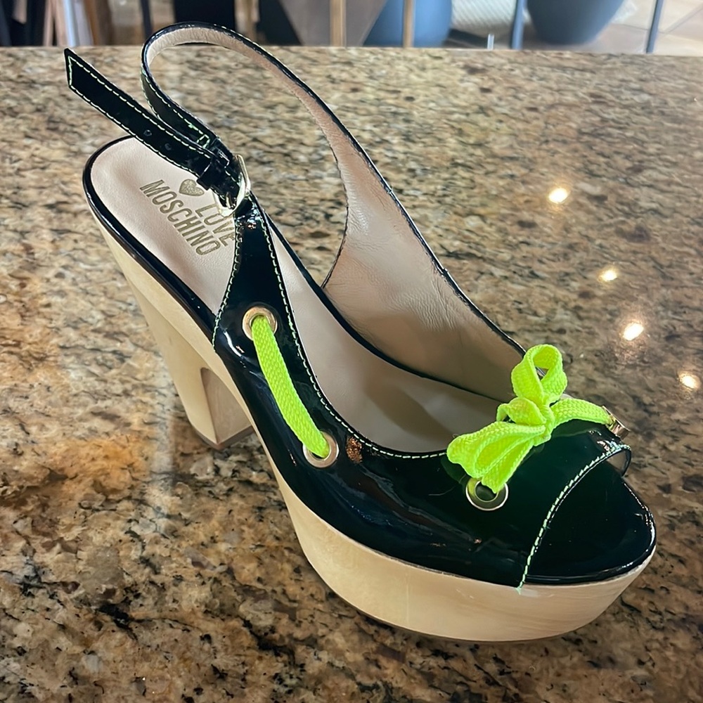 37 IT Moschino platform heeled sandal. Black Patent leather and neon green lace